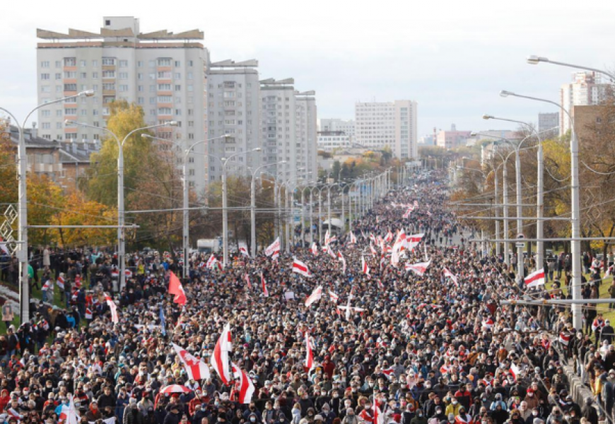 Более 240 задержанных на Партизанском марше 18 октября и резиновые пули